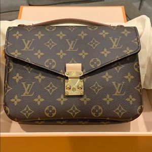 BRAND NEW LV Pochette Métis Monogram